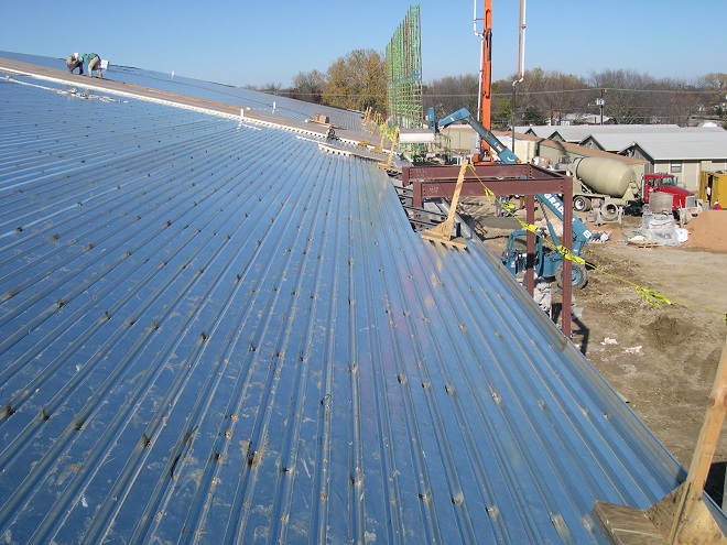 Commercial roof deck installation